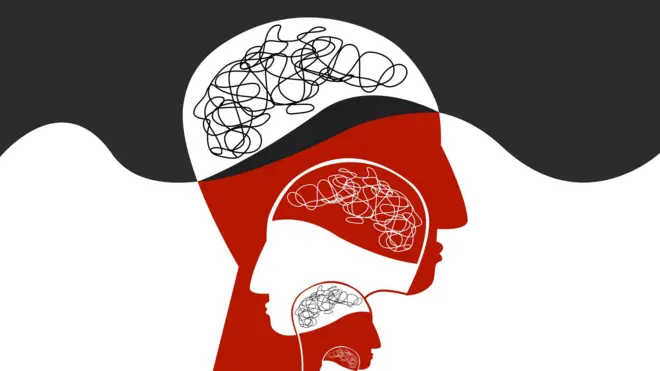 رسم توضيحي تجريدي يُظهر أربعة رؤوس بشرية متداخلة بأحجام مختلفة، كل رأس يحتوي على صورة دماغ ممتلئة بخطوط عشوائية ومتعرجة. الرؤوس مرسومة بألوان الأحمر والأبيض، بينما الخلفية منقسمة بين الأبيض في الأسفل والأسود في الأعلى على هيئة موجة.