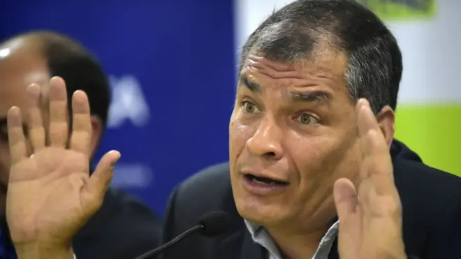 Correa afirma ser objeto de una persecución.