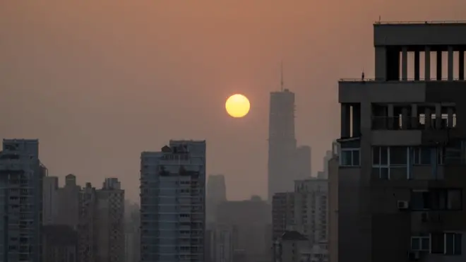 房地產市場的低迷仍然是明年最大的下行風險。