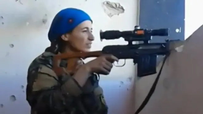 дівчина-снайпер