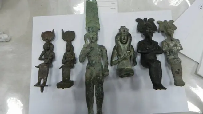 بعض القطع المستردة