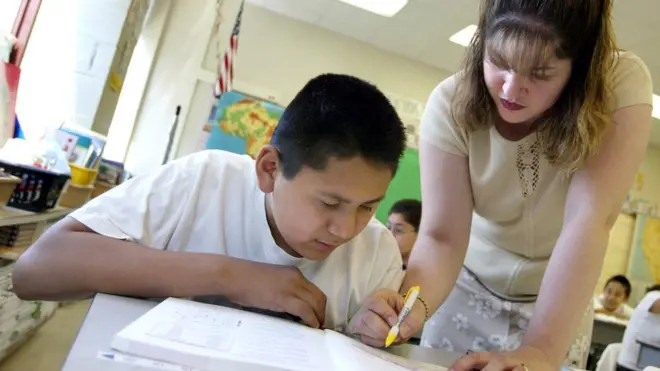 "La mayoría de los países con buenos resultados educativos evalúa a sus profesores", dice Cristián Cox Donoso, experto en estrategia docente de Oficina Regional de Educación de la UNESCO para América Latina y el Caribe.