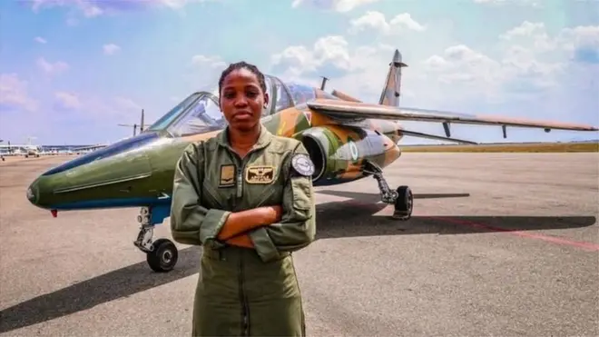 Flying Officer Tolulope Arotile wey die inside road accident