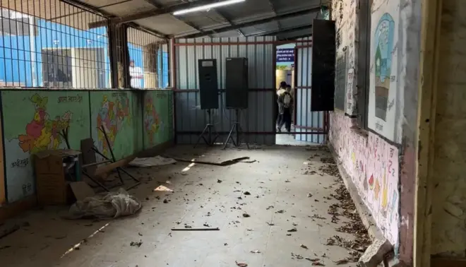 सरकारी शाळेचा फोटो