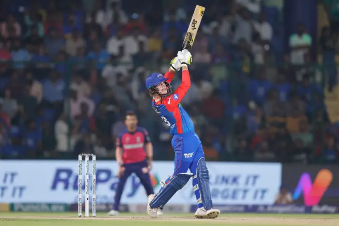 මෙවර ඉන්දීය ප්‍රිමියර් ලීග් තරගාවලියේ වේගවත් ම අර්ධ ශතක දෙකට ම හිමිකම් කියන්නේ ද, ජේක් ෆ්‍රේසර් මැක්ගර්ක් ය.