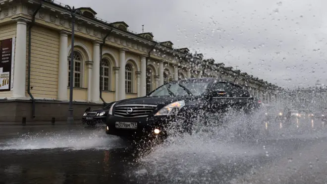По прогнозам синоптиков, дождь в Москве продолжится до полуночи понедельника