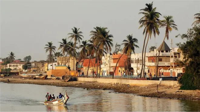 Les habitants de la ville sénégalaise de Saint-Louis, classée patrimoine mondial de l'Unesco, sont particulièrement connus pour leur culture de la teraanga.