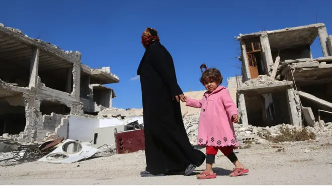 امراة وطغلة