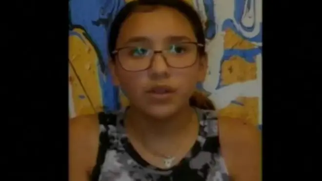 เด็กหญิงอเมริกันเล่านาทีเอาตัวรอด เอาเลือดเพื่อนป้ายตัวเอง