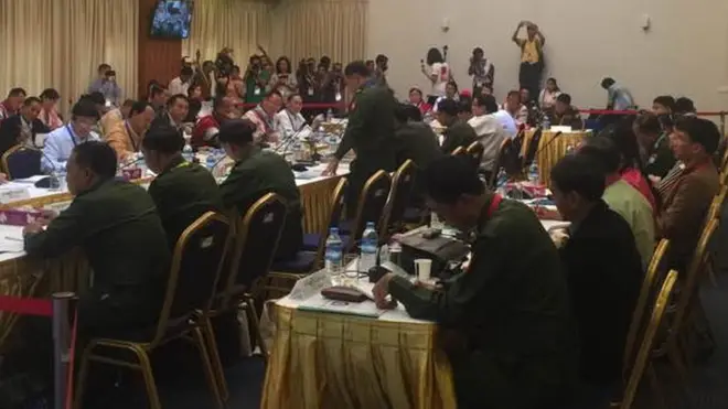 အစိုးရ စစ်တပ်ကသာ တစ်ဘက်သတ် ဆုံးဖြတ်တယ်လို့ ဝေဖန်။