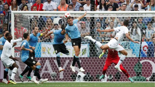 فرنسا وأوروغواي