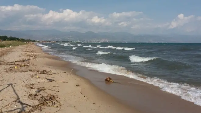 Inkombe nyinshi z'ikiyaga Tanganyika zuzuye umucafu