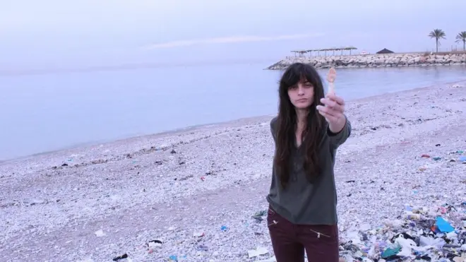 "回收黎巴嫩"的肯迪（Joslin Kehdy）說，我們都應該幫助這個國家擺脫垃圾危機。