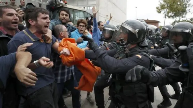 Spanish people dey vex Catalans as dem go vote independence