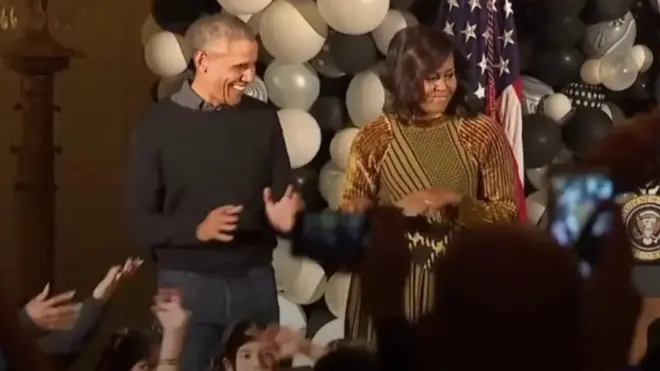 Барак и Мишель Обама танцуют