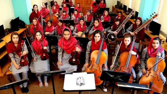 د افغانستان د موسیقي ملي انسټیټوت کې یتیم او بې سرپرسته ماشومان راغونډ شوي