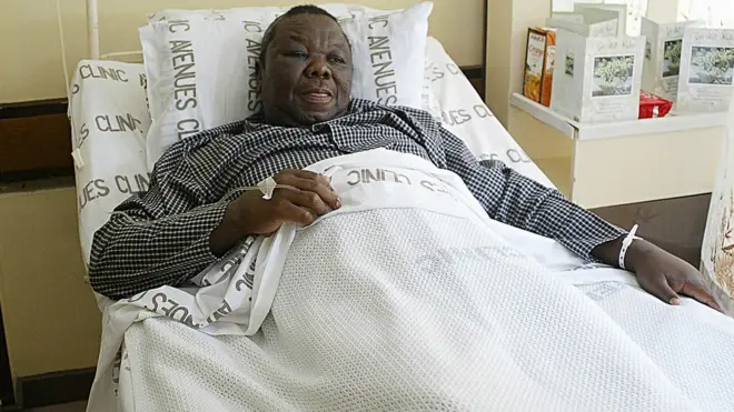 Morgan Tsvangirai, blessé après des manifestations, sur son lit d'hôpital à Hararé en mars 2007 (illustration)