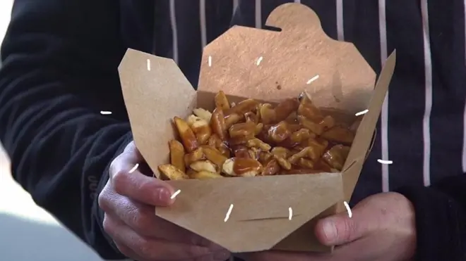 يحب الكنديون طبقا اسمه بوتين، وهو مكون من البطاطا والجبنة وصلصة اللحم. اشتهر هذا الطبق في خمسينيات القرن الماضي في مقاطعة كيبيك الكندية.