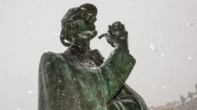 Монумент Холмсу