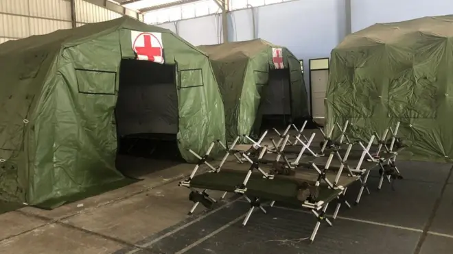 Tempat yang disiapkan untuk menampung warga Indonesia dari Wuhan, di dalam hanggar di Lapangan Udara Raden Sadjad di Pulau Ranai, Natuna, Kepulauan Riau.