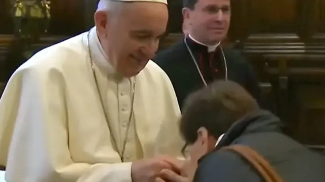 Папа римский и прихожанин