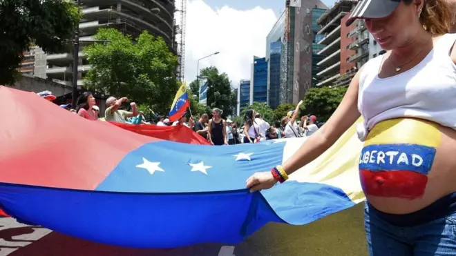 Kejatuhan ekonomi Venezuela tak hanya berdampak pada bahan makanan dan tapi juga alat kontrasepsi.