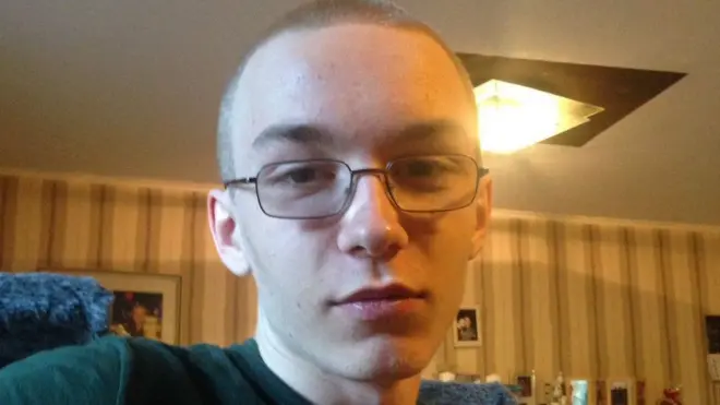 Marcel Hesse ditangkap saat memasuki sebuah restoran dan polisi menyatakan bahwa ia adalah orang yang selama ini dicari atas kasus pembunuhan seorang bocah laki-laki.