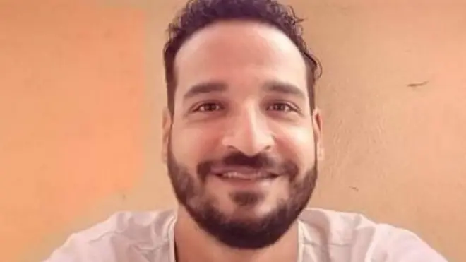 وجد إيهاب نجدت، المصري من مدينة نويبع، نفسه ف