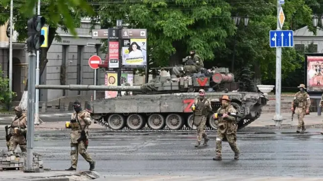 瓦格納戰士在俄羅斯南部城市頓河畔羅斯托夫的照片。