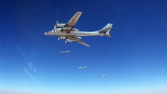 Российские бомбардировщики наносят ракетный удар по ИГ в Сирии