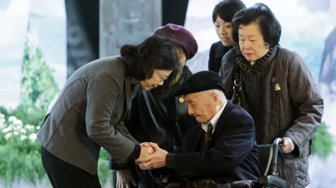 蔡英文出席二二八纪念中枢仪式，颁发名誉回复证书