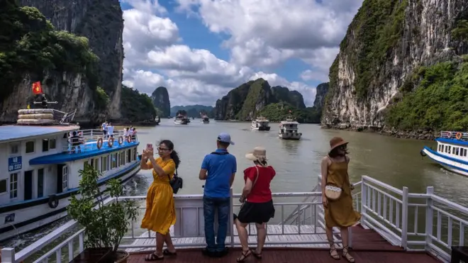 Nhiều báo Việt Nam đã ca ngợi sự phát triển của tỉnh Quảng Ninh trong thời gian ông Phạm Minh Chính làm Bí thư Tỉnh ủy nhiều năm về trước