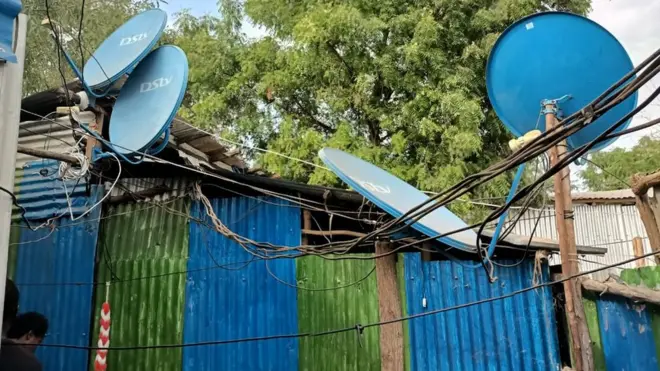 Impunzi zose ziri mw'ikambi ya Kakuma zirashobora gukurikirana ibibera mu bihugu vyazo ku mboneshakure ku mashilingi 10 (amadolari 10) buri kwezi.