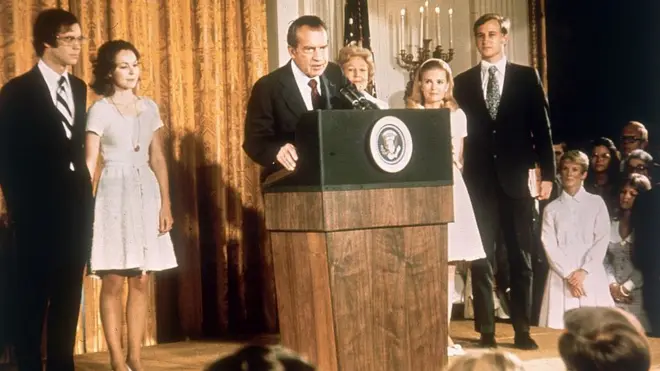 Bəzi məlumatlara görə Nixon Pxenyana nüvə raketi göndərmək əmrini verərkən sərxoş idi