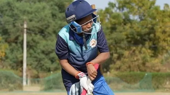 ललिता प्रैक्टिस करती हुई