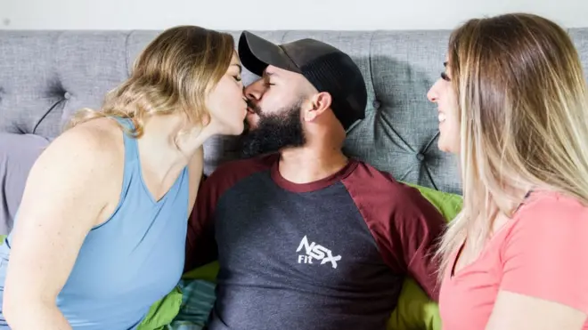 Obinrin meji ati Ọkunrin kan