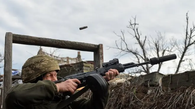 شلیک سرباز اوکراینی به هواپیمای بدون سرنشین در منطقه درگیری با جدایی طلبان در دونتسک