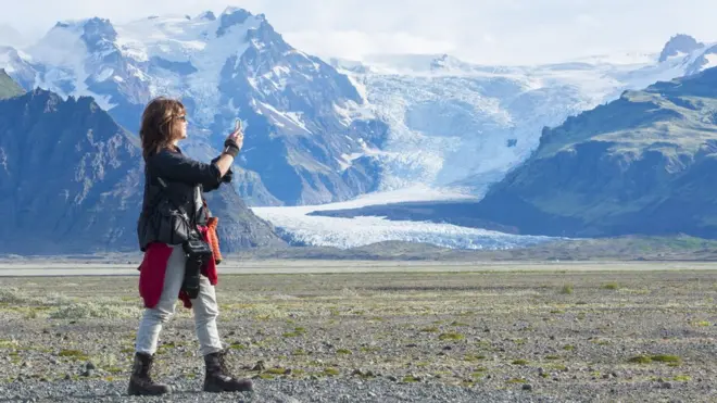 Belas paisagens islandesas atraem visitantes, mas população tem se queixadoroda roletadeterminados comportamentos