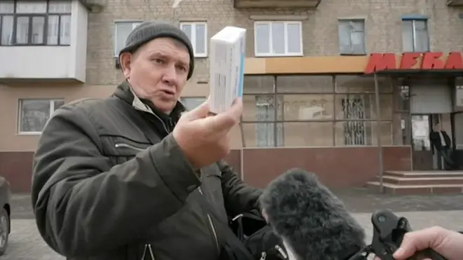 Мужчина с таблетками