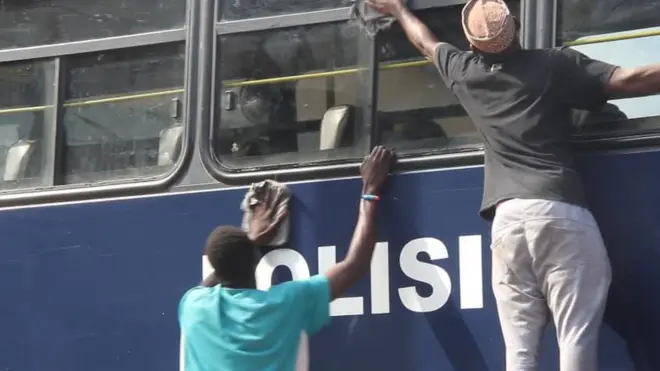 Hivi sasa vijana hawa wanafanya kila jitihada kurejesha uaminifu kwa jamii yao