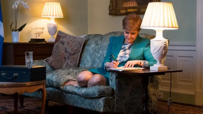 İskoçya Özerk Yönetimi Başbakanı Nicola Sturgeon