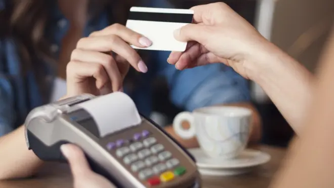 Kredi kartı ve pos cihazı