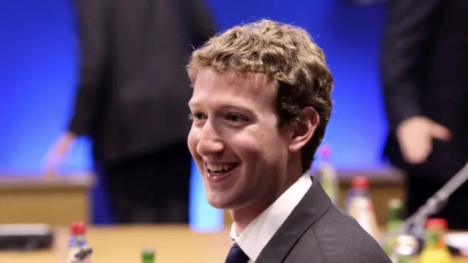 Zuckerberg haría bien en cubrir su cámara para cuidarse de los hackers, dicen expertos.
