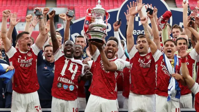 Taphattooni Arsenaal injifannoo FA Kaap yeroo ibsatan