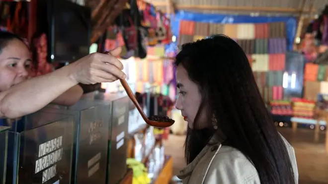 Cà phê là một trong những mặt hàng nông sản xuất khẩu chủ chốt của Việt Nam trong nhiều thập niên qua