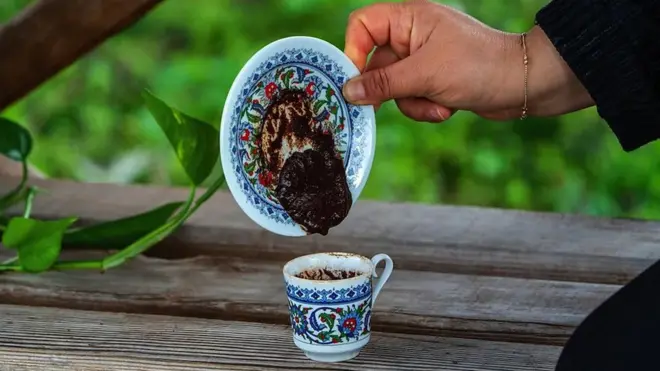 Čitanje sudbine iz taloga od kafe bio je način da se razmenjuju vesti i tračevi u Turskoj