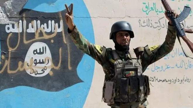 Musul'un güneyindeki Şarkat'taki bir Irak askeri.