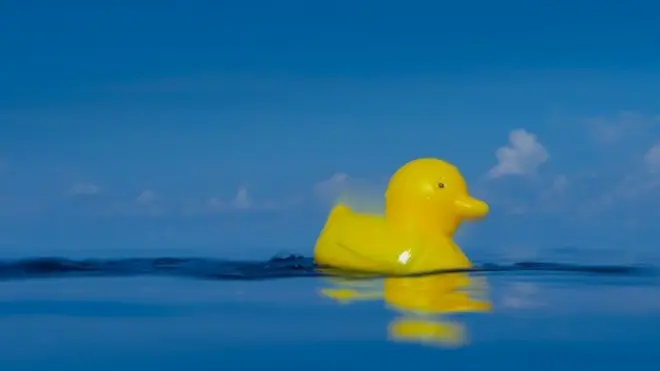 مخلفات بلاستيكية في مياه البحار والمحيطات