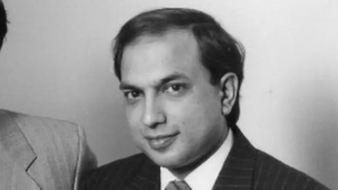 بی بی سی اردو کے پرانے ساتھی: (دائیں سے بائیں) عبید صدیقی، شاہد ملک اور مرحوم وقار احمد۔