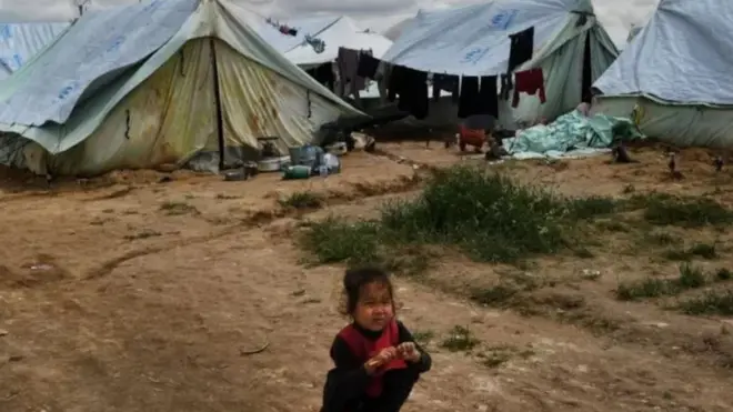 قوات سوريا الديمقراطية تحتجز الآلاف من عناصر وعائلات تنظيم الدولة اسلامية في مخيمات وسجون